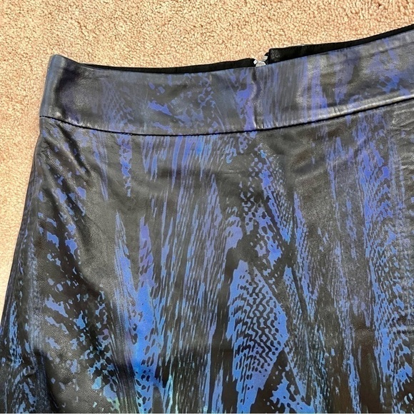 NWT! Elie Tahari Lamb Leather Zinaida Skirt in Ocean Blue. Size 4. - Picture 7 of 16